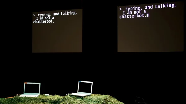 Ρομπότ-συνομιλητές, ακροβάτες και «απλώς άνθρωποι» στο SNF Nostos 